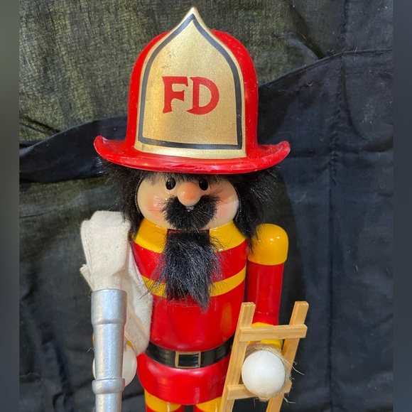Firemen Nutcrackers - Picture 4 of 7
